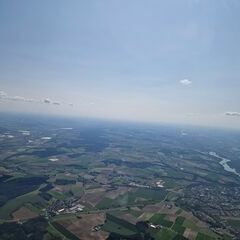 Flugwegposition um 14:21:51: Aufgenommen in der Nähe von Dingolfing-Landau, Deutschland in 1715 Meter